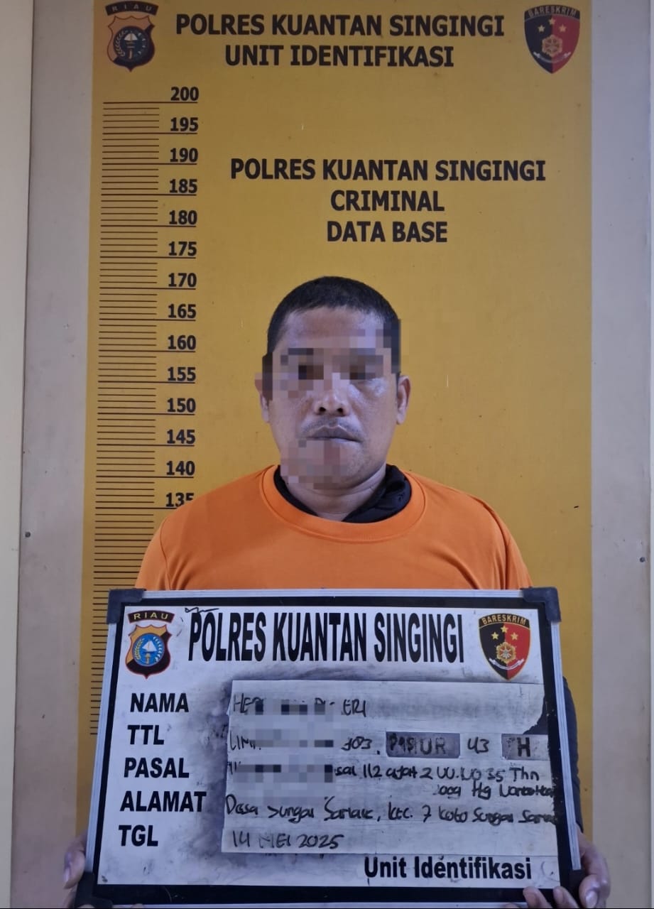 HERIZON alias ERI alias AJO (43), warga asal Padang Pariaman, Sumatera Barat, ditangkap saat mengendarai sepeda motor di wilayah Kelurahan Sungai Jering, Kecamatan Kuantan Tengah, Rabu (14/5/2025) sekitar pukul 04.00 WIB.