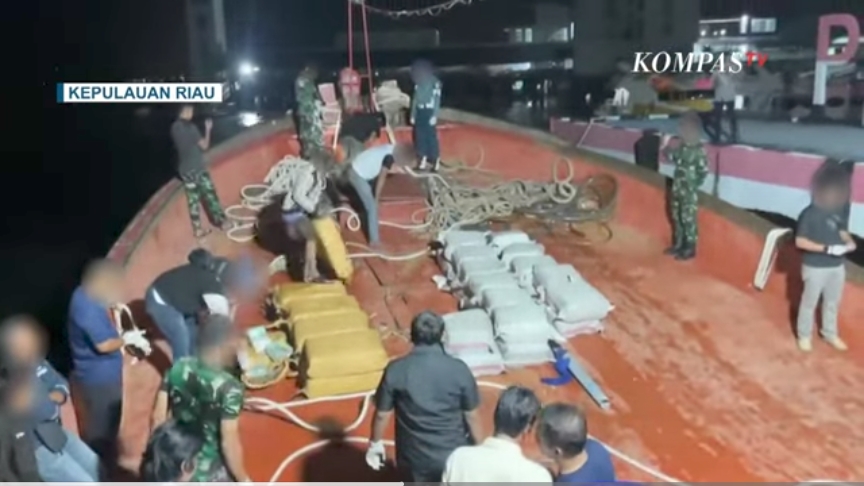 TNI AL IV (Lantamal IV) Batam bersama Badan Narkotika Nasional (BNN) Provinsi Kepulauan Riau dan PT Pegadaian melakukan penimbangan ulang terhadap barang bukti narkoba yang sebelumnya berhasil diamankan di perairan Selat Durian, Kabupaten Karimun