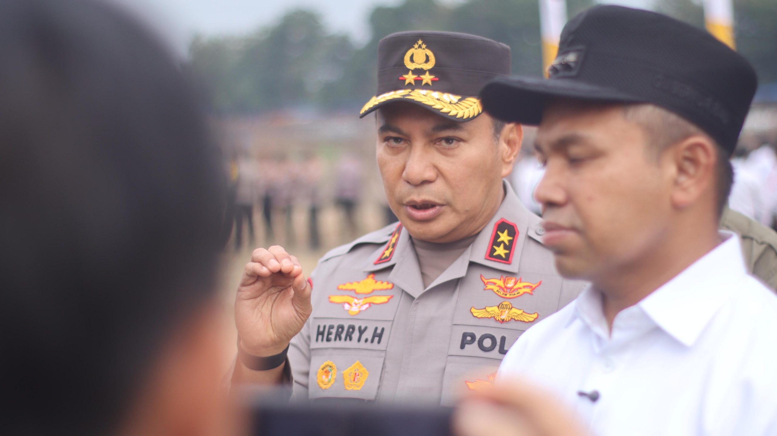 Gubernur Riau Abdul Wahid, didampingi Kapolda Riau Irjen Herry Heryawan