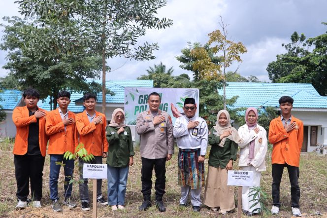 
					Kapolres Rohil Sosialisasikan Program Green Policing di Kampus ITR. (Photo : Ilyas)