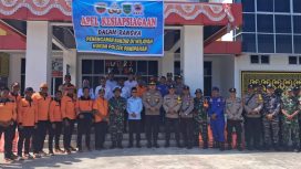 Kapolsek Panipahan dan Camat Pasir Limau Kapas Pimpin Apel Kesiapsiagaan Penanganan Banjir. (Dok. Polsek Panipahan)