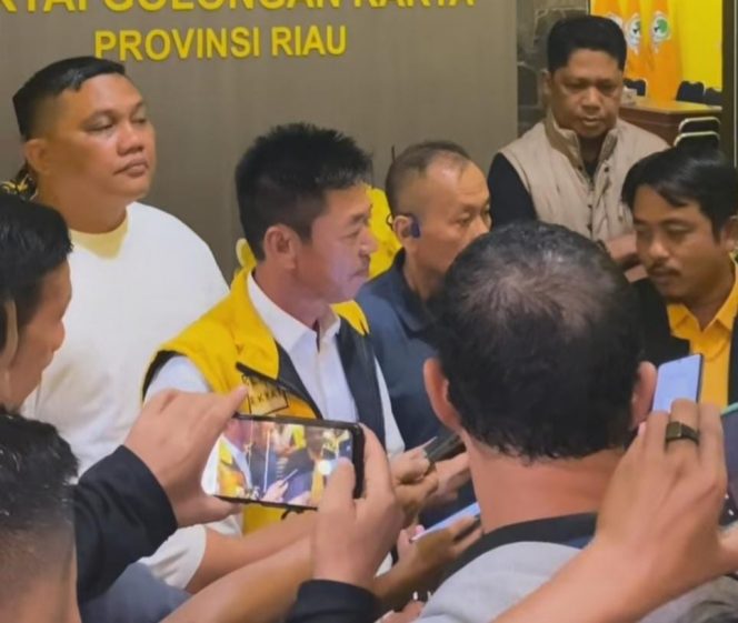 
					H. Afrizal Sintong Bantah Isu Aliran Dana Jelang Musda Golkar Riau. (Photo : Istimewa) 