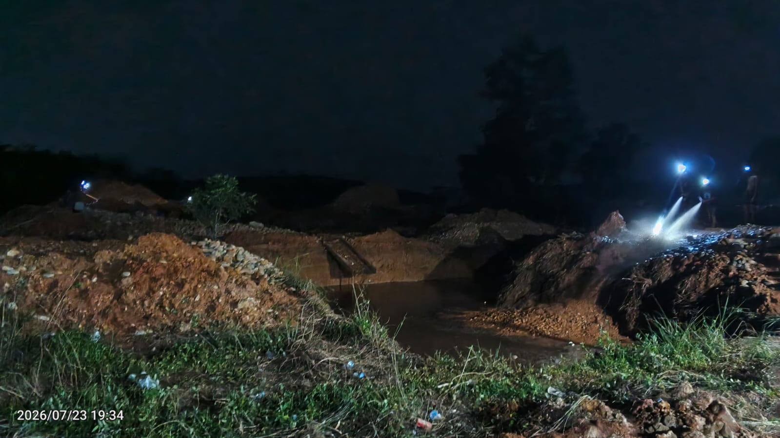 PETI Diduga Beroperasi Diam-diam pada Malam Hari di Simpang Cuko Kari, Gunakan Excavator ? 1 IMG 20260723 WA0025
